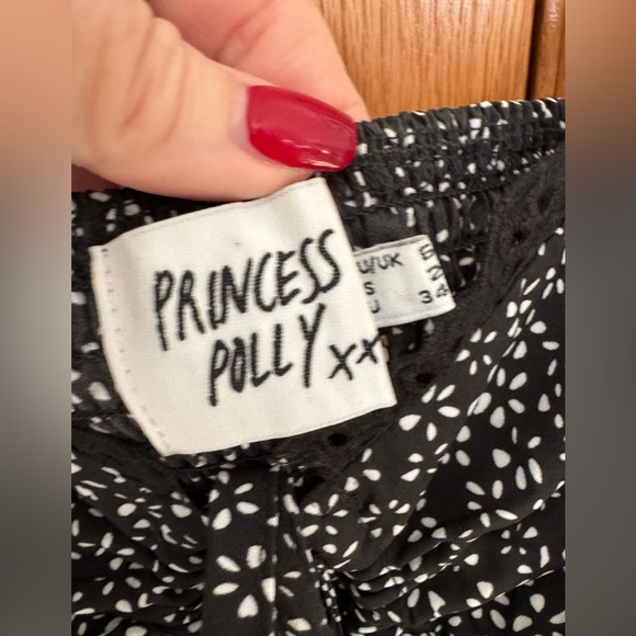 Princess Polly size 2 black with white petals pattern, tie strap skort - Picture 3 of 8